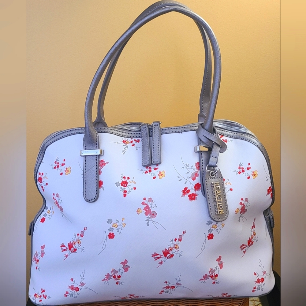 Reaction Kenneth Cole Purse